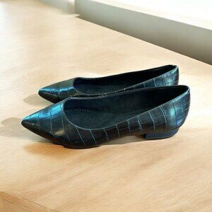 Bella Vita Women's 9.5 W Croc‎ Print Pointed Toe Flat Ballet Closed Toe